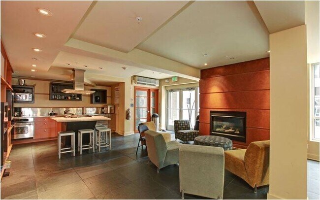 Photo - 1420 E Pine St