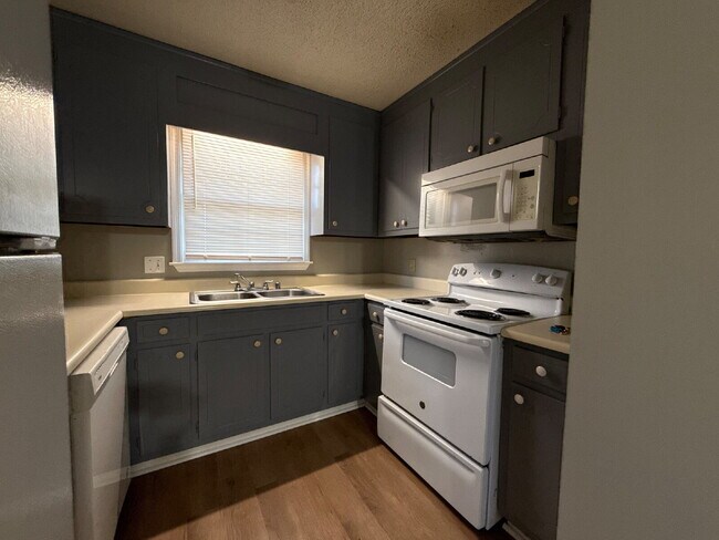 Photo - "Spacious 2-Bedroom, 2-Bath Oasis in Prime Huntsville Location!" Unit Apt. D