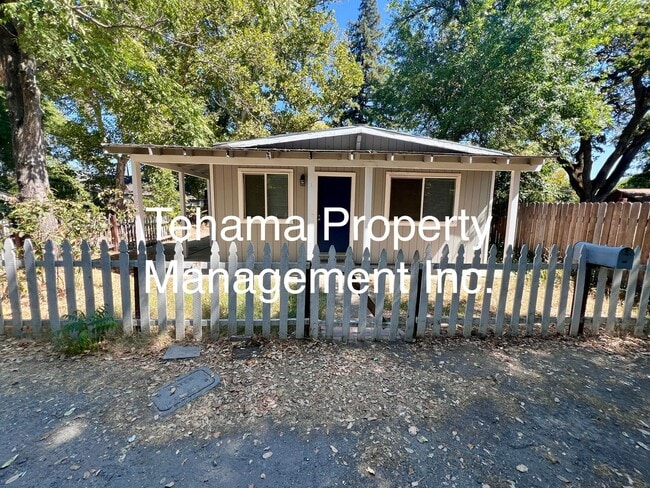Building Photo - 2 Bedroom 1 Bath Rental