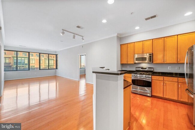 Building Photo - 2220 Fairfax Dr Unit PH07 Rental