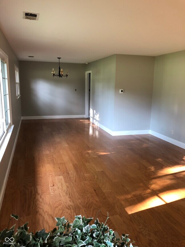 Photo - 6347 Breamore Rd