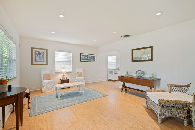 Photo - 341 Murray Rd