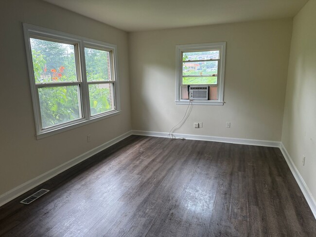 Building Photo - 2 Bedroom Duplex in Enderly Park