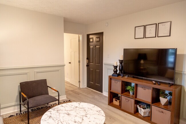 Living room - 315 Doyle St Unit 1