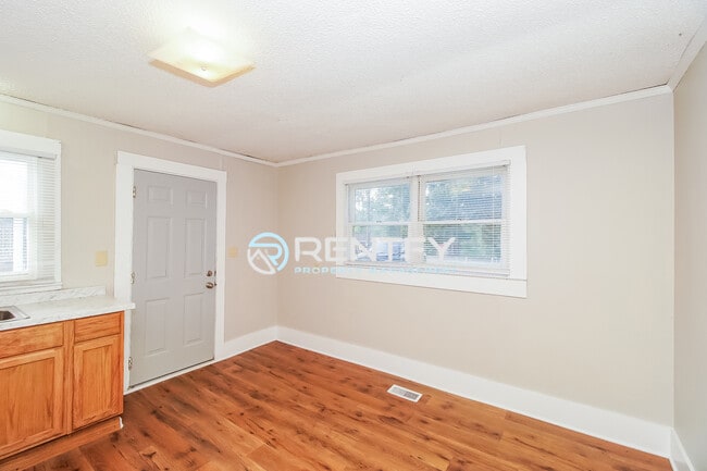 Photo - 2104 E Greenbriar Rd