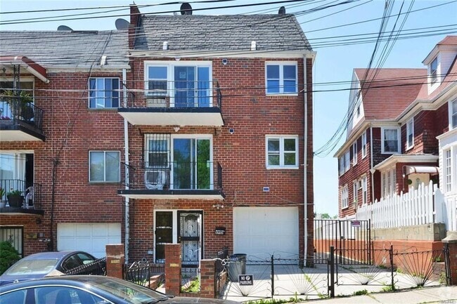 Building Photo - 87-32 165th St Unit 1st floor Rental