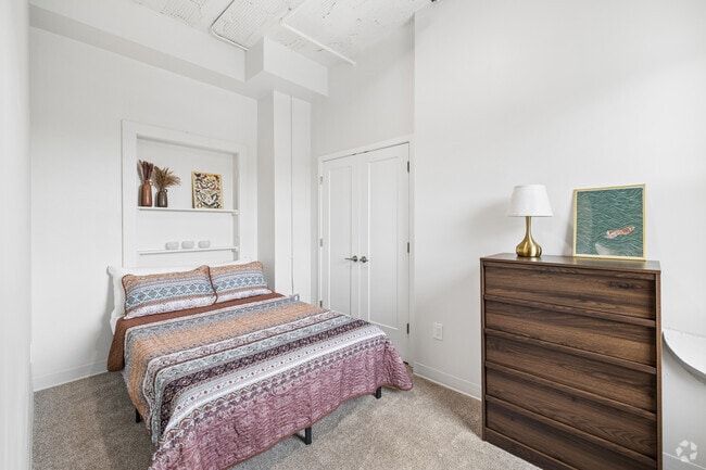 2BR, 1BA - 618SF - Primary Bedroom