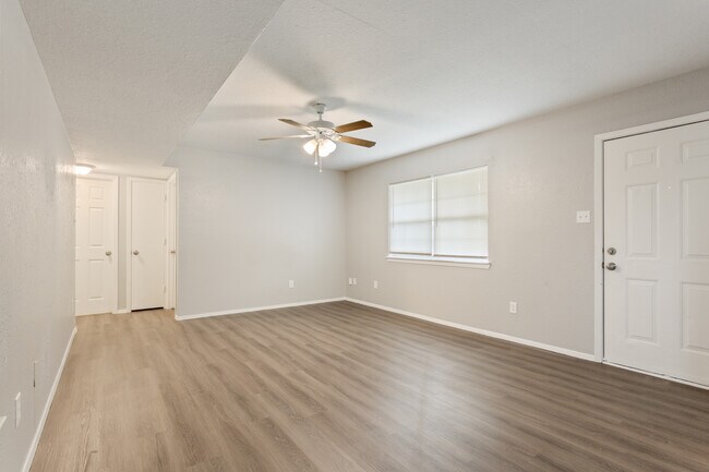 Photo - 306 Avenue G