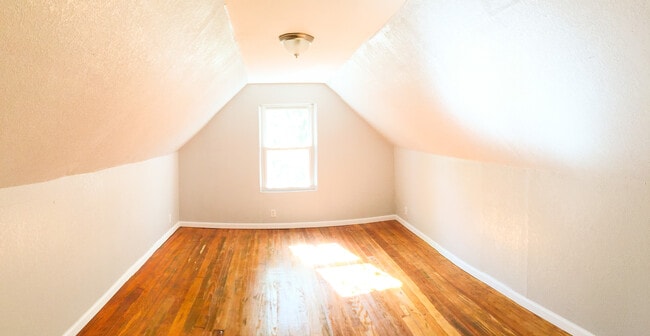 Photo - 2BR/1BA Single Family Home! Renovated!
