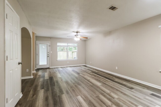 Photo - 5049 Rifle Rd