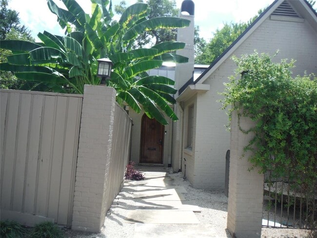 Photo - 1210 Marshall Ln House