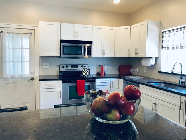 Building Photo - 2518 E 124th St Unit down