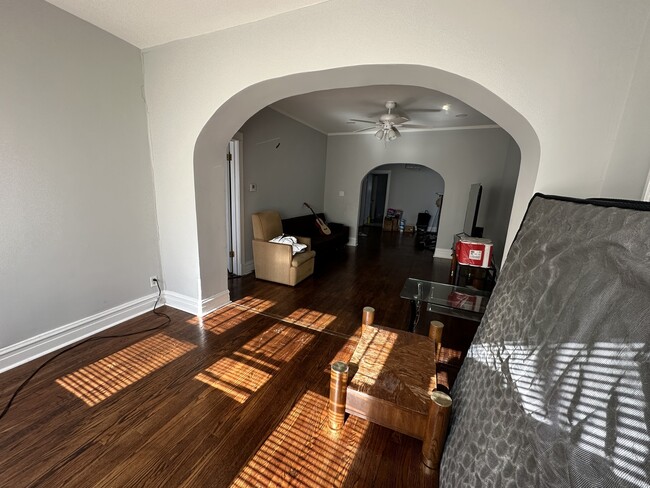 Photo - 5208 W Hutchinson St Unit 2