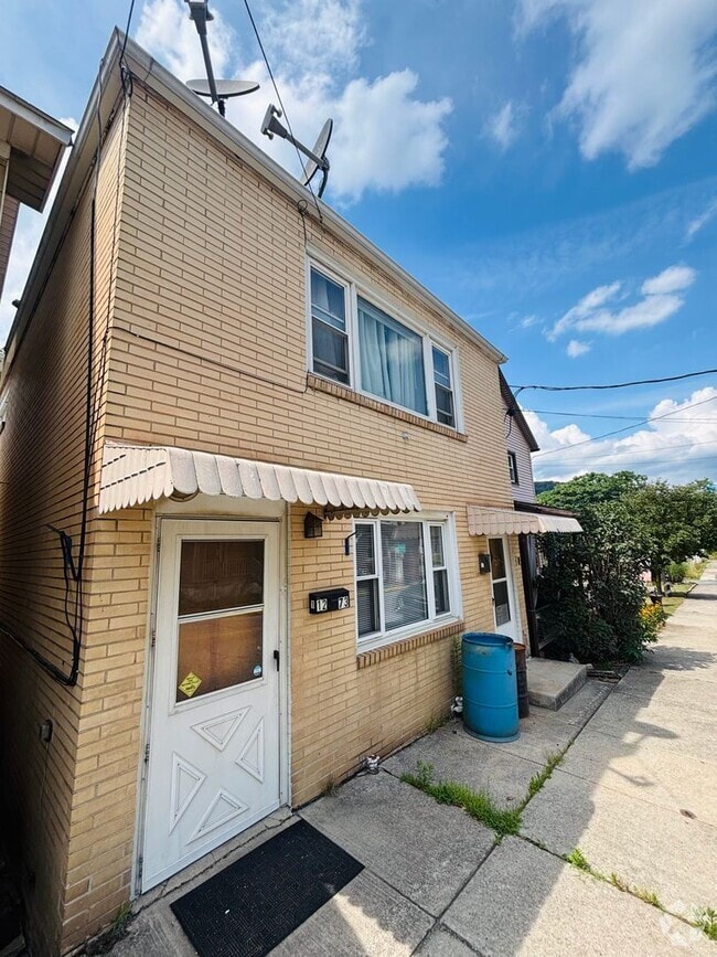 Building Photo - 1273 Main St Unit 1273 A Rental