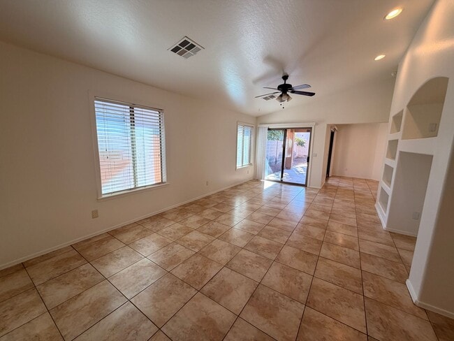 Photo - Spacious 3Bdm 2Ba Phoenix Home with *No Carpets* and *New Paint*