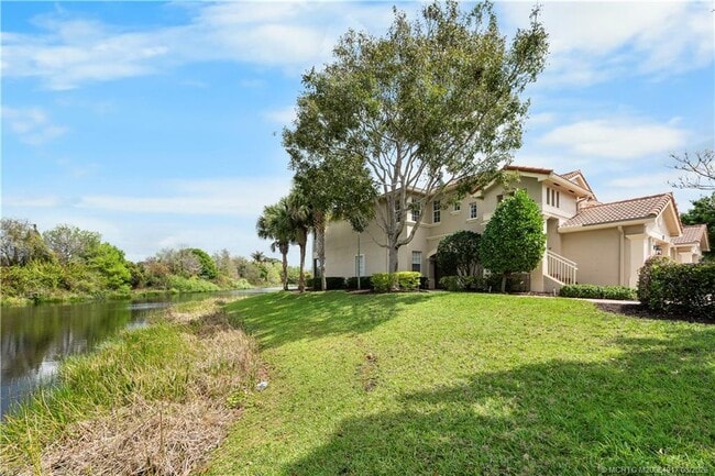 Photo - 691 SW Glen Crest Way