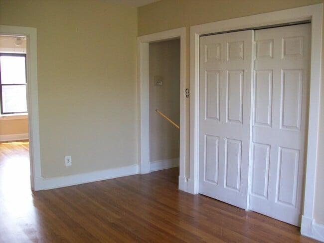 Photo - 1511 W 82nd St