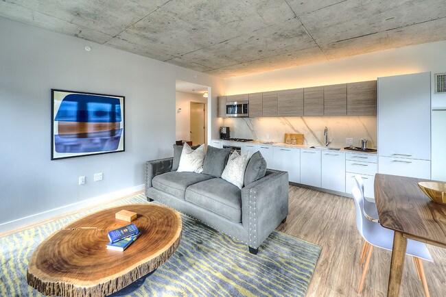 Photo - 150 N Desplaines St