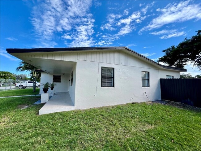 Photo - 11950 SW 199th St