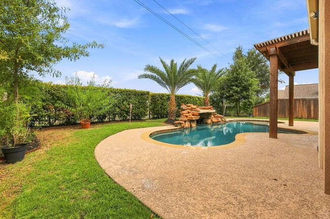 17915 Creek Bluff Ln
