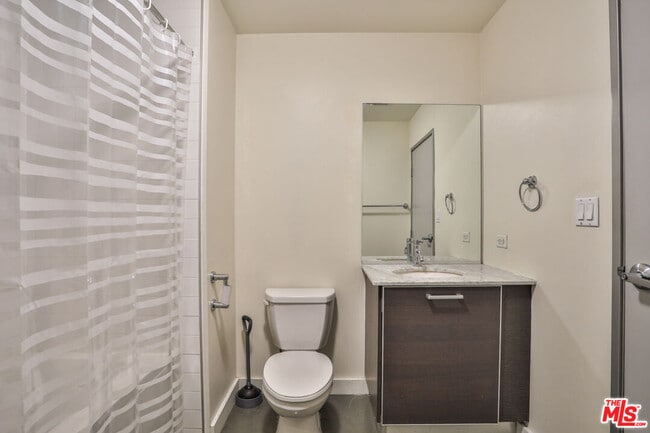 Photo - 645 W 9th St Unit 201