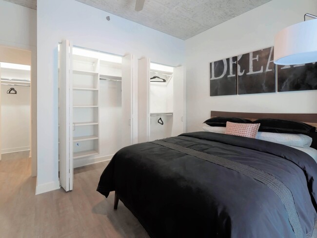 Photo - 430 E Ohio St