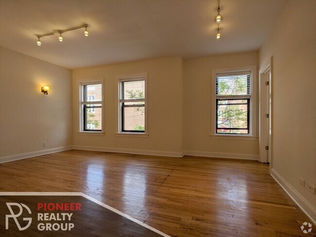 Building Photo - 4040 N Ashland Ave Unit 2e Rental