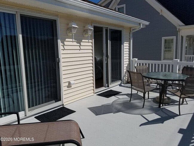 26 Harding Ave