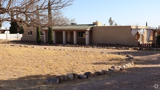 Building Photo - Acreage Rental