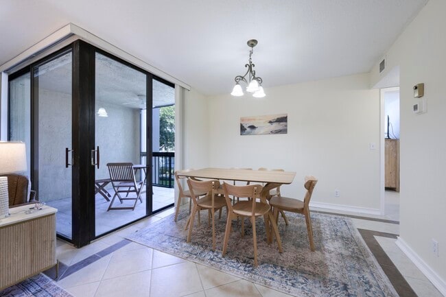 Photo - 825 Egret Cir Unit 209