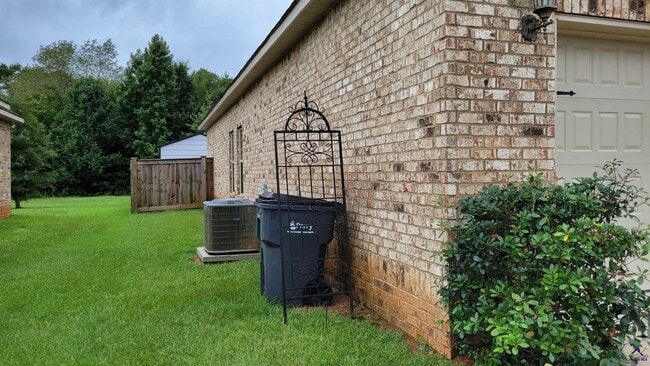 Photo - 106 Hay Bale Wy