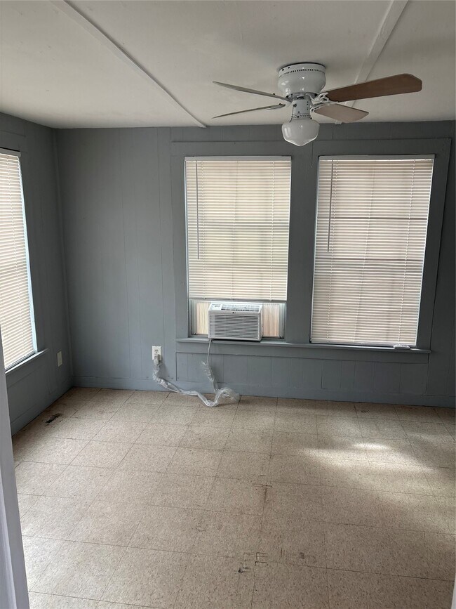 Photo - 6838 Avenue R