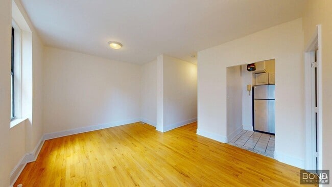 Building Photo - 305 W 45th St Unit 6A Rental