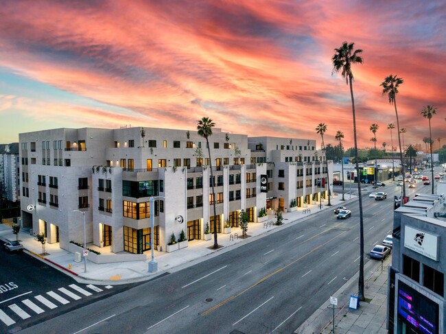Building Photo - Rae on Sunset Rental