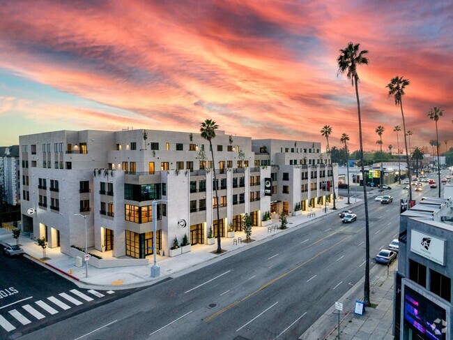 Building Photo - Rae on Sunset Rental