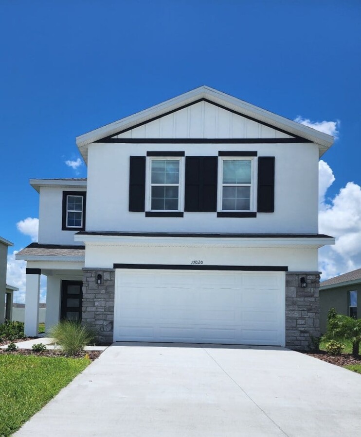 Exterior - Frente - 17020 Barnwood Pl Casa