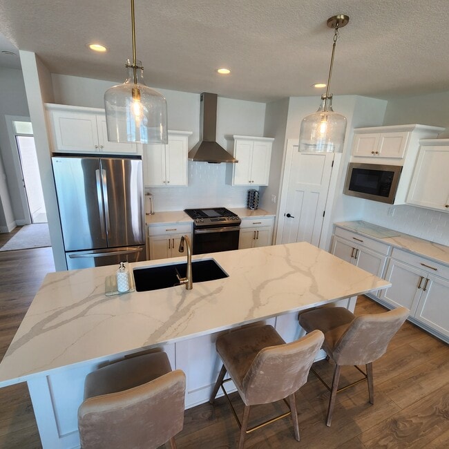 Photo - 895 Harrington Way