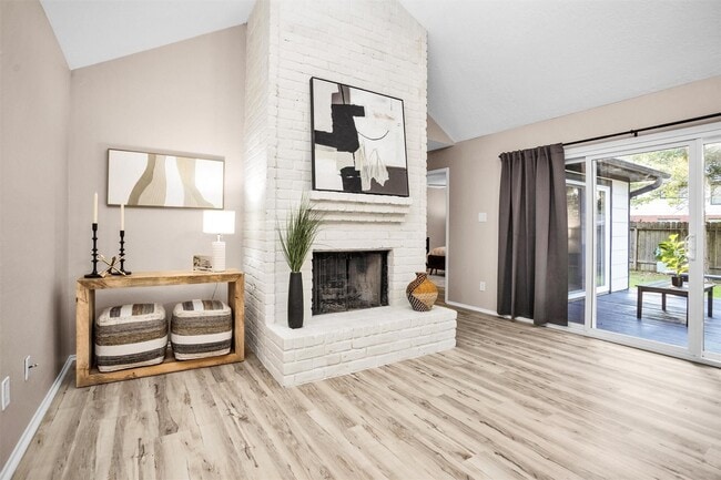 Photo - 6 Spurwood Ct