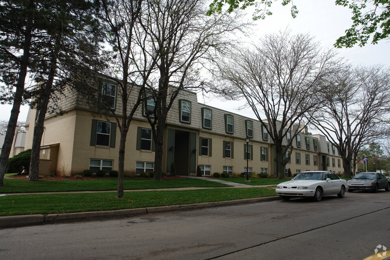 Parklane Gardens - Parklane Gardens Apartments