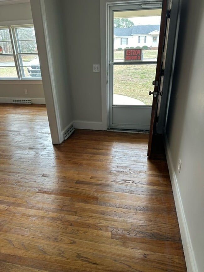 Photo - 422 Darby Ave