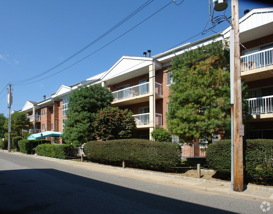 Elide Tuckahoe Terrace - Elide Tuckahoe Terrace Apartments
