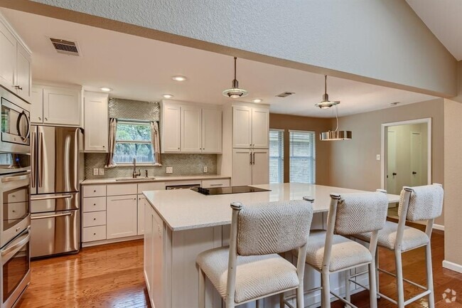 Building Photo - 6811 Hitching Post Cir Rental