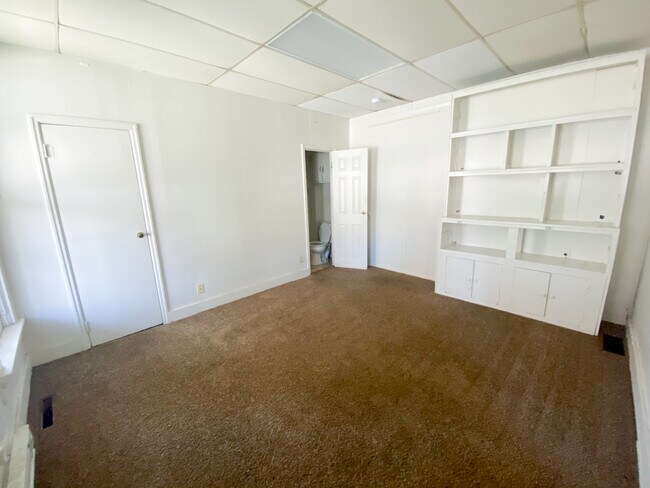 Bedroom/Living Room - Pierce Street Suites