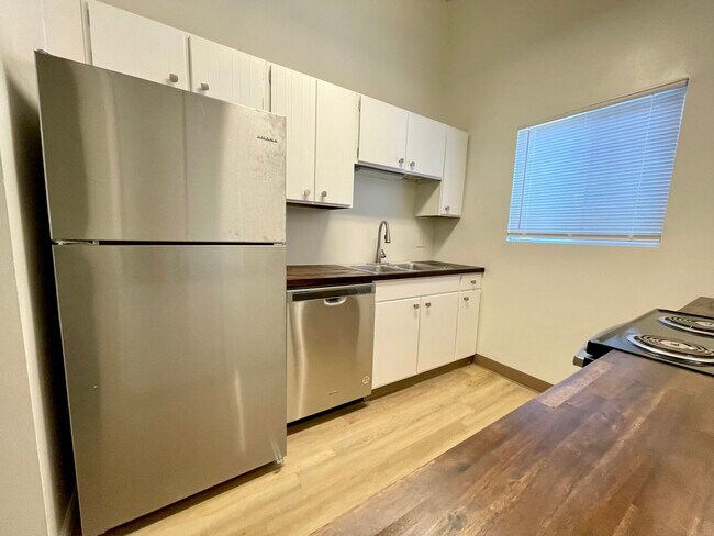 Photo - DESIRABLE MILLWOOD NEIGHBORHOOD ON TREE LI... Unit 9019