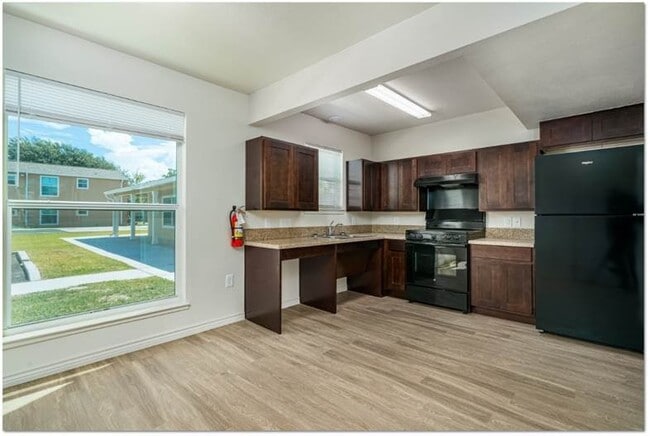 Building Photo - 200 S Ave A Unit 50