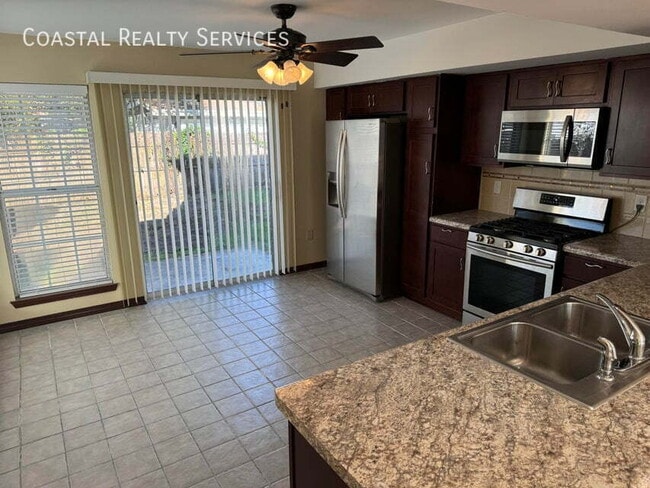 Photo - 380 Canterbury Cir NW