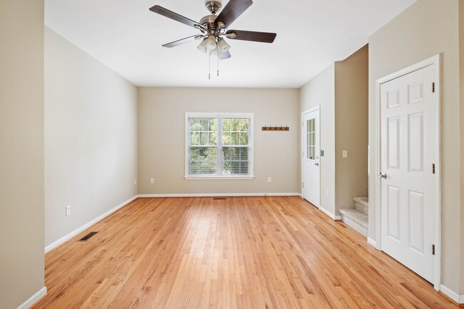 Photo - 3 Bedroom 1.5 bath house close to West Ash...