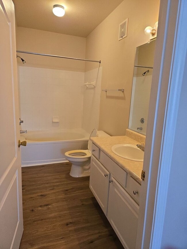 Photo - Welcome to this charming 2-bedroom, 2 bath condo in the heart of New Tampa