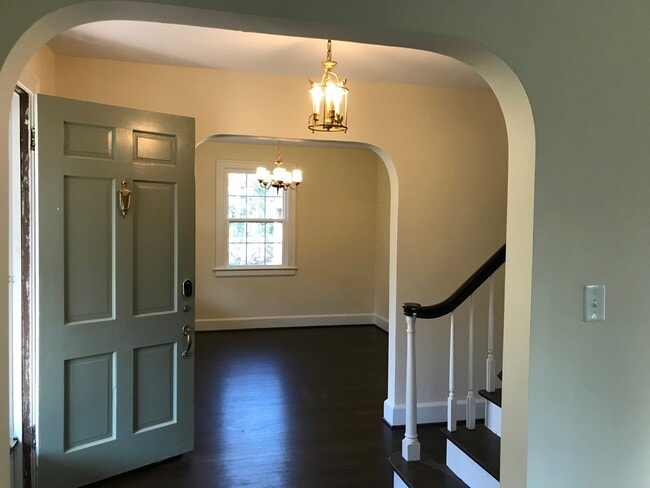 An inviting entry - 131 Rosedale Cir
