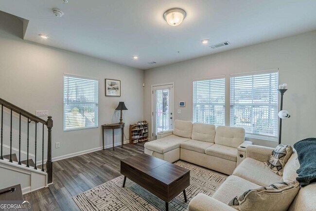 Photo - 1205 Skylar Ln SE